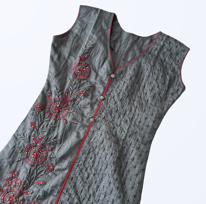 Kleid im Japan Style bestickt rote Blumen Teos Vintage Onlineshop